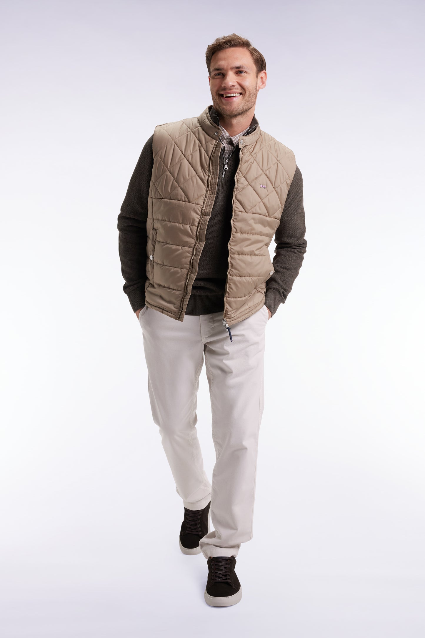 Sleeveless biker-collar jacket in beige quilted nylon