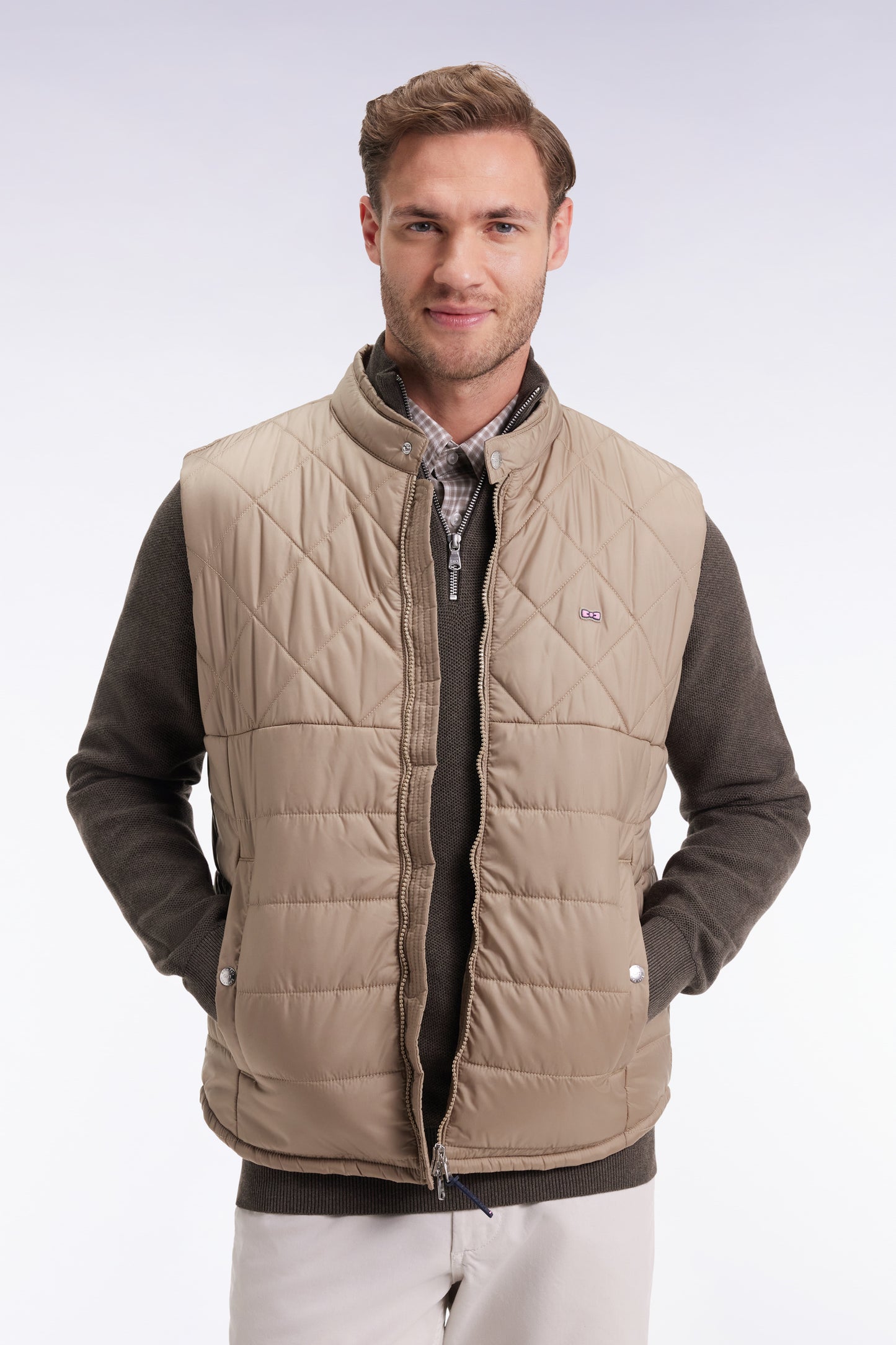 Sleeveless biker-collar jacket in beige quilted nylon