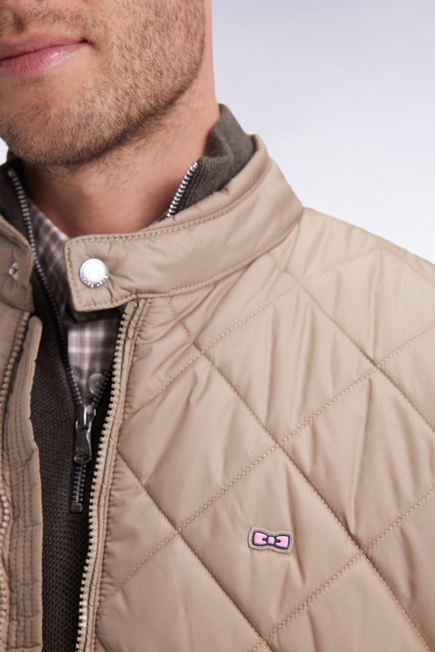 Sleeveless biker-collar jacket in beige quilted nylon