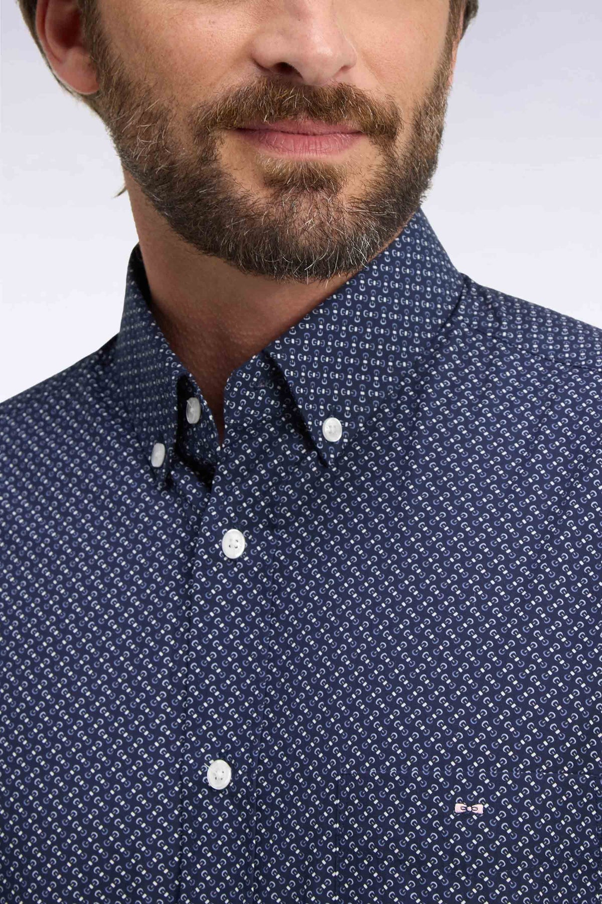 Chemise en popeline de coton marine à micromotifs nœuds papillon