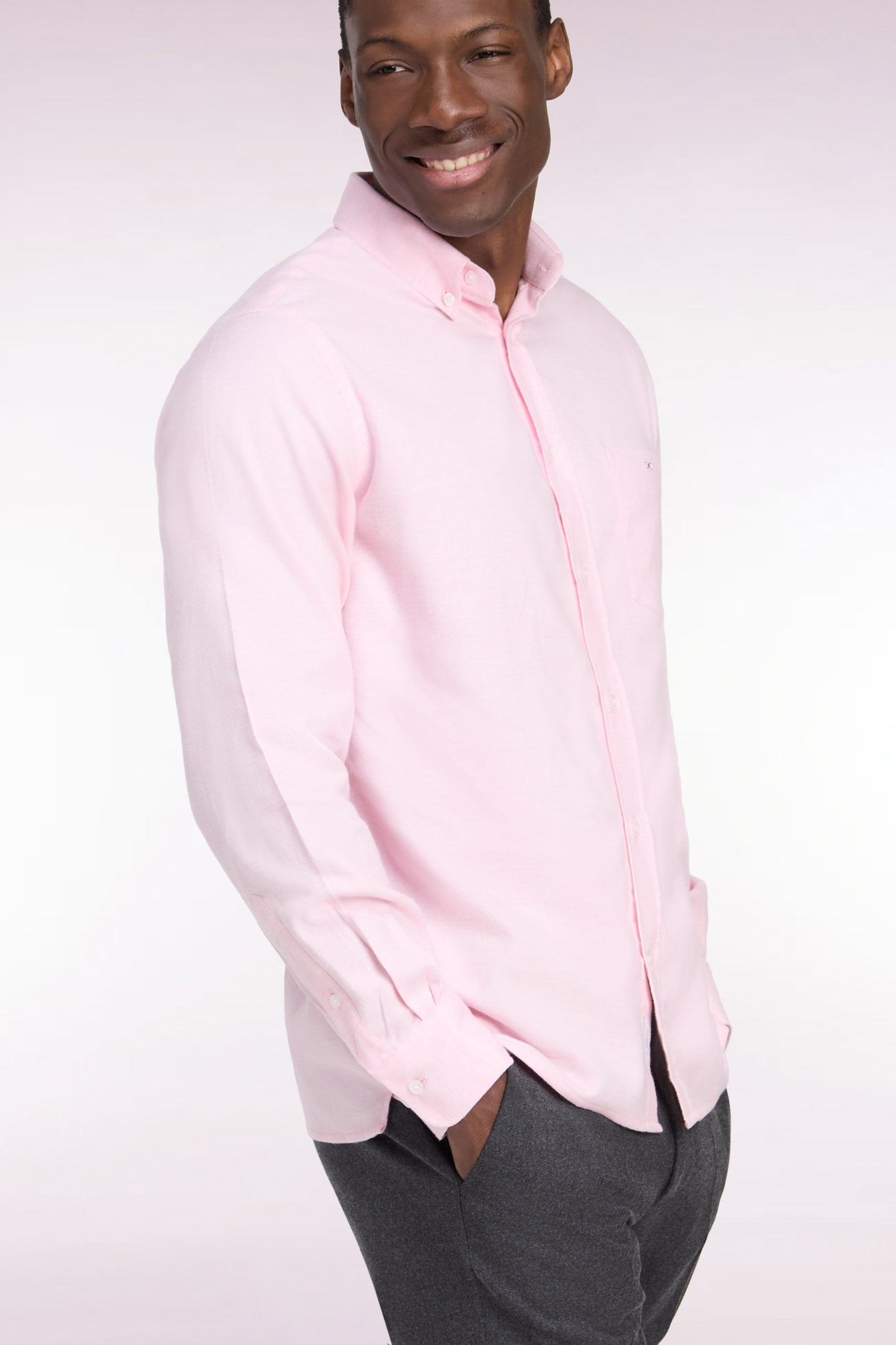 Chemise unie en coton rose coupe droite