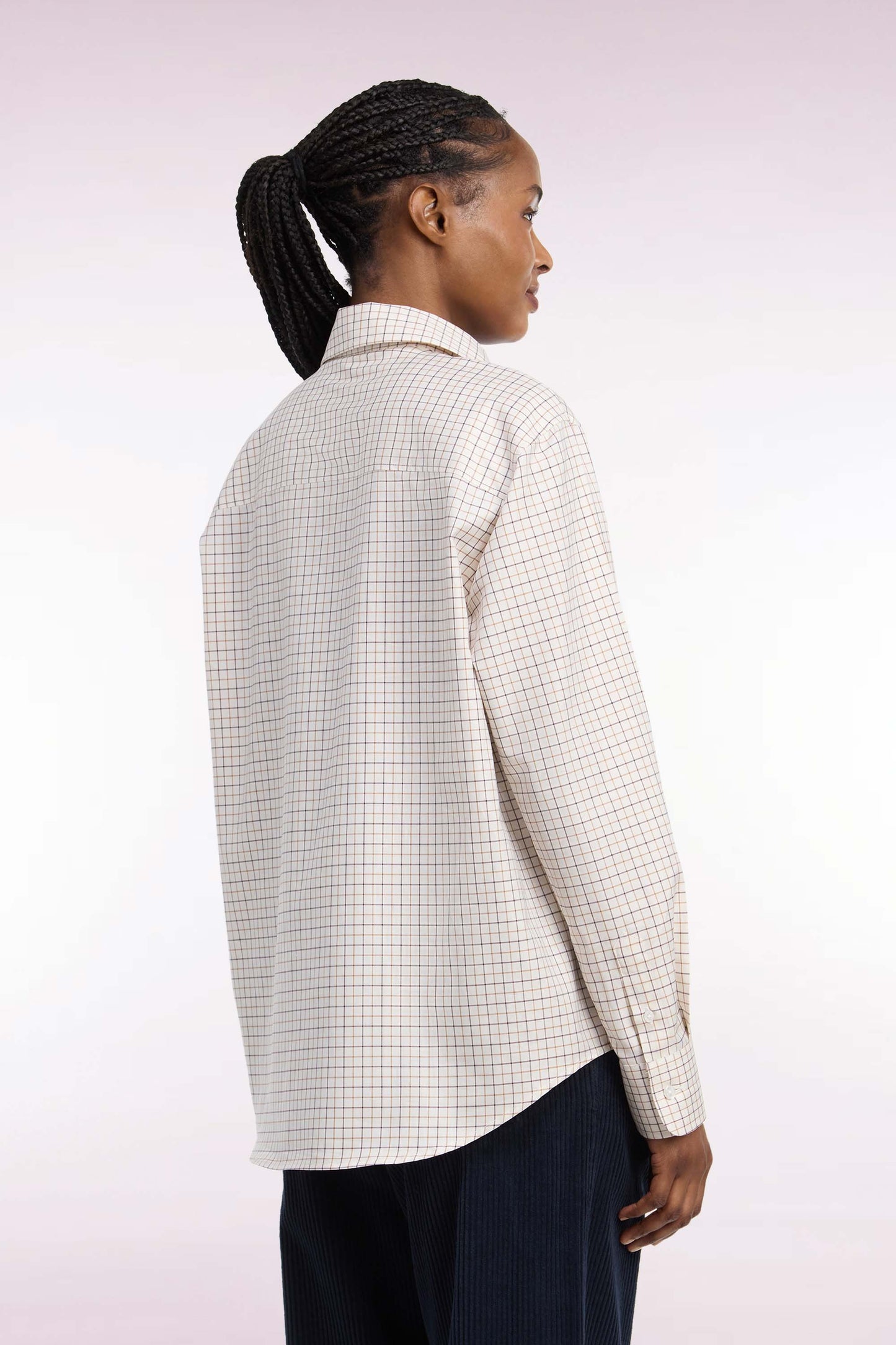 Chemise en coton écru à carreaux moutarde et marine coupe décontractée