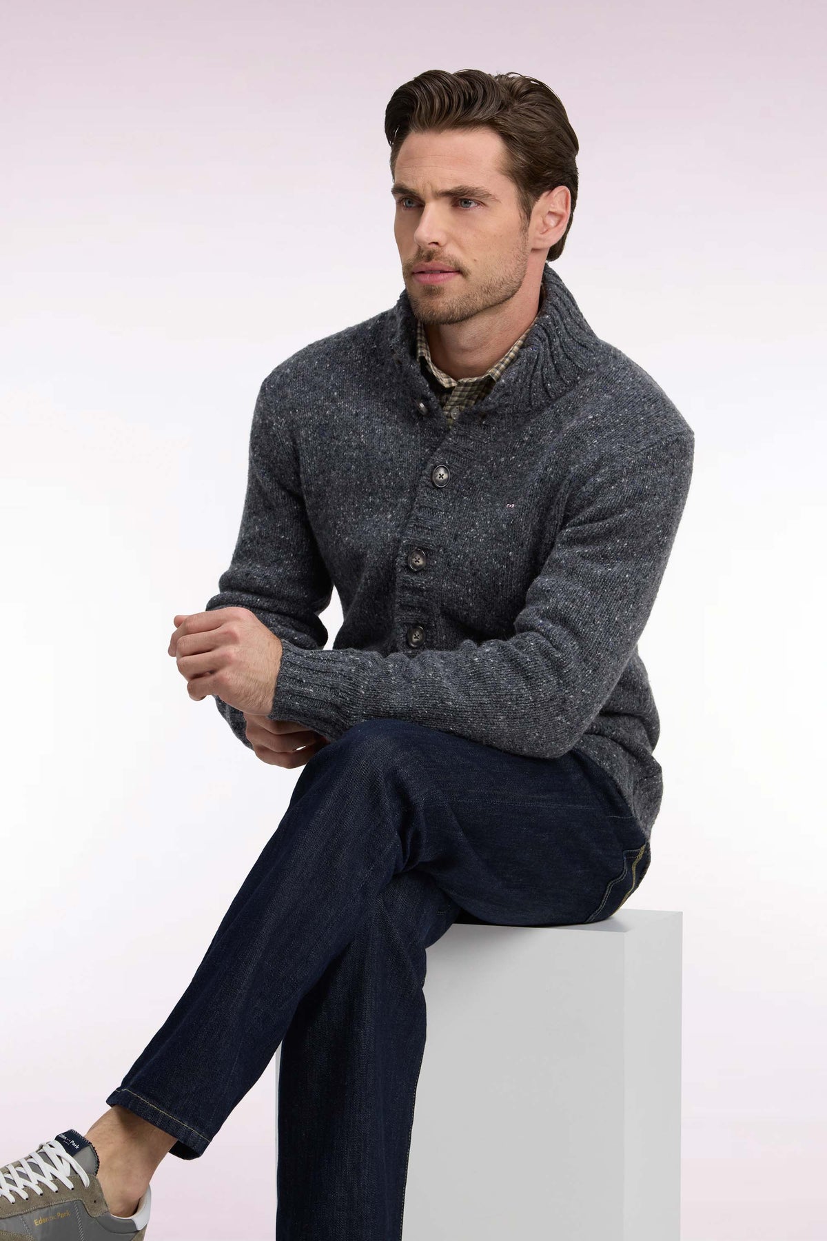 Gray heathered chunky knit straight cut buttoned cardigan