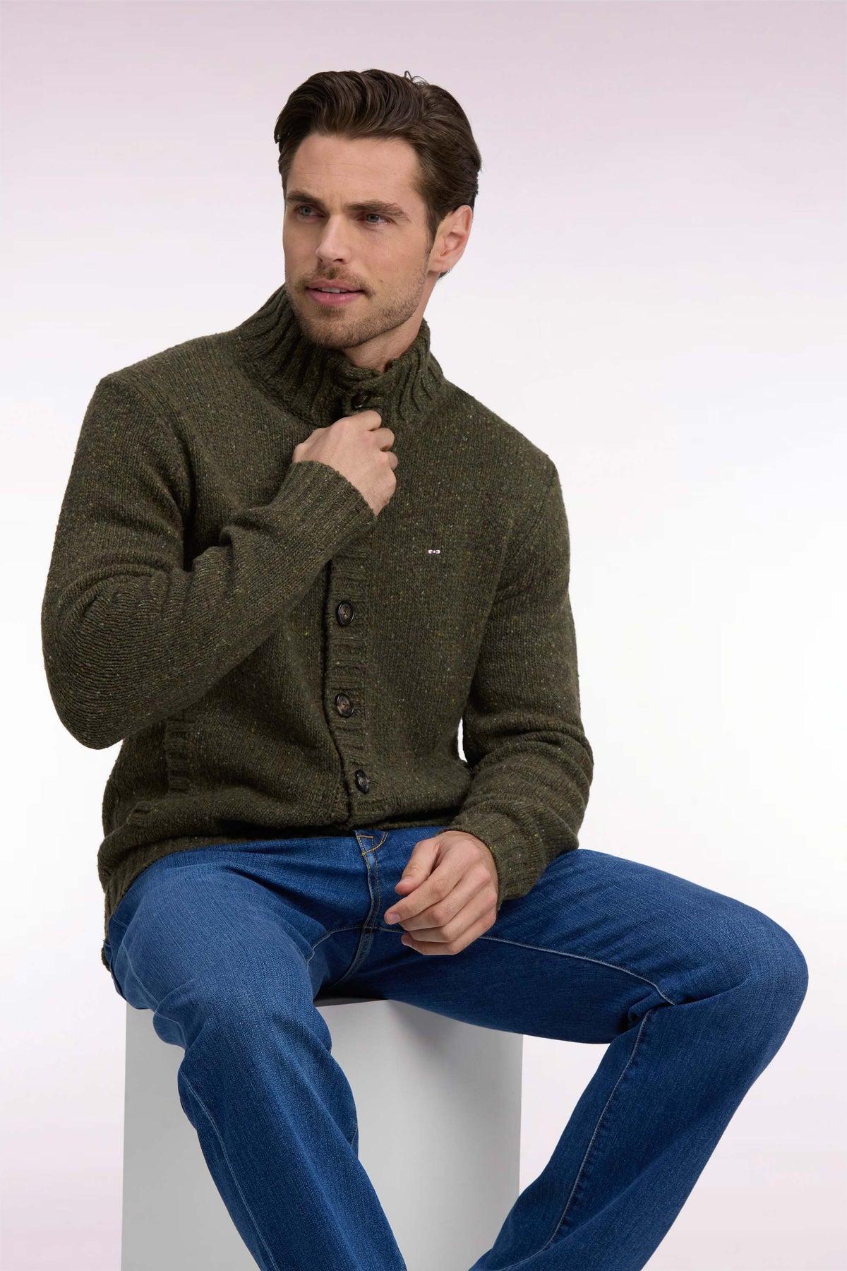 Buttoned cardigan in khaki heathered chunky knit, straight cut