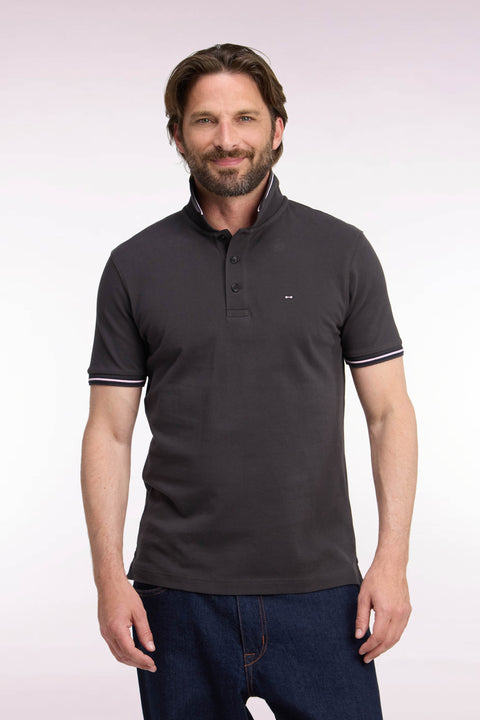 Polo manches courtes en piqué coton marron coupe droite - Image 3