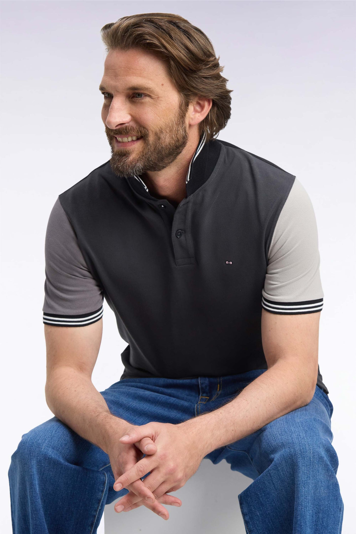 Polo manches courtes en coton tricolore gris coupe droite