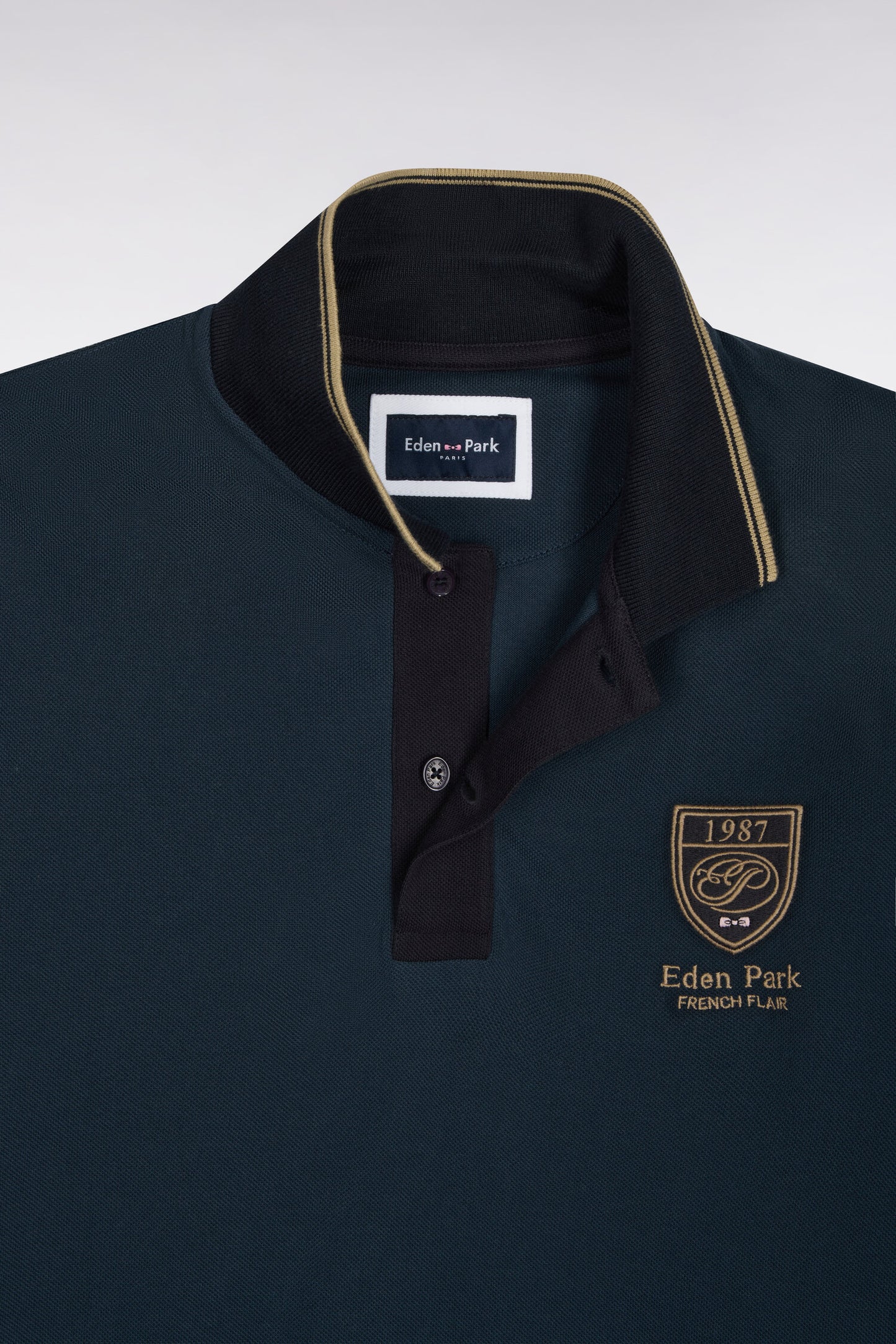 Polo manches courtes en piqué coton bleu gris à écusson coupe droite