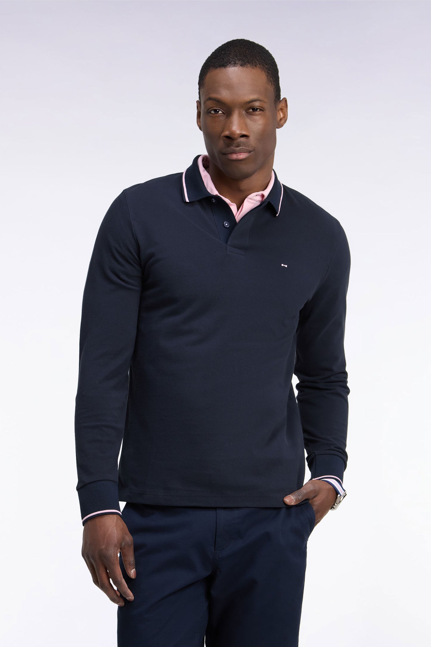 Polo à manches longues en piqué coton marine à liseré rose broderie dos