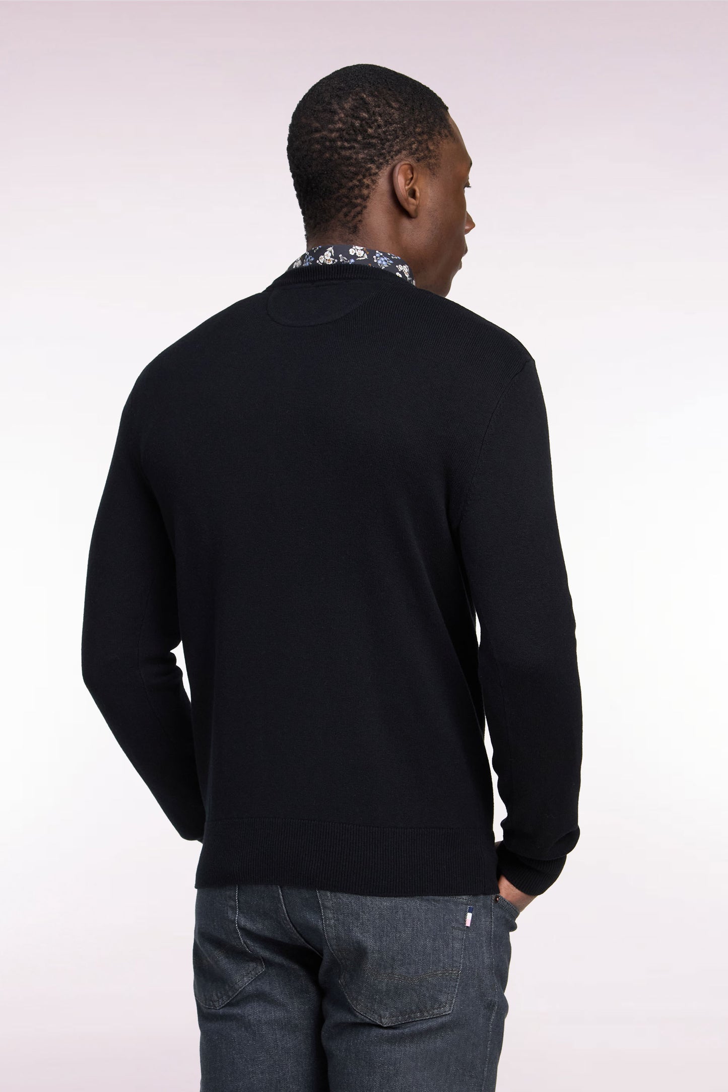 Pull col V en laine et coton noir coupe droite