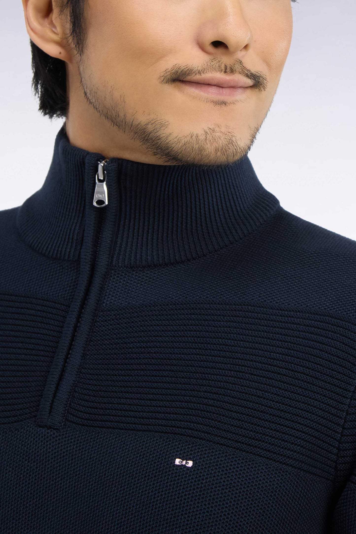 Pull à col camionneur zippé en maille marine à effets de rayures coupe regular