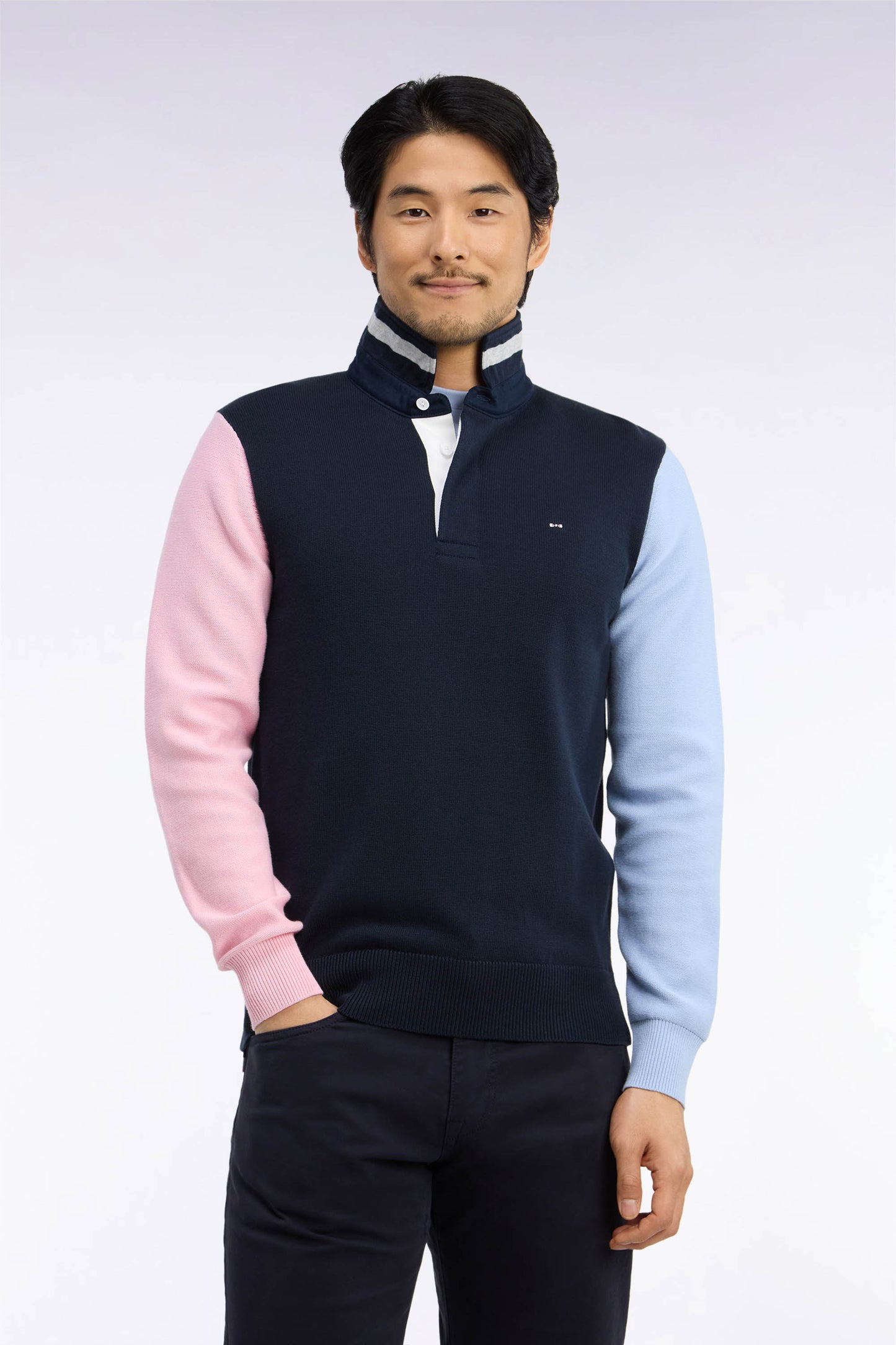 Pull à col maillot en coton tricolore broderie dos coupe regular
