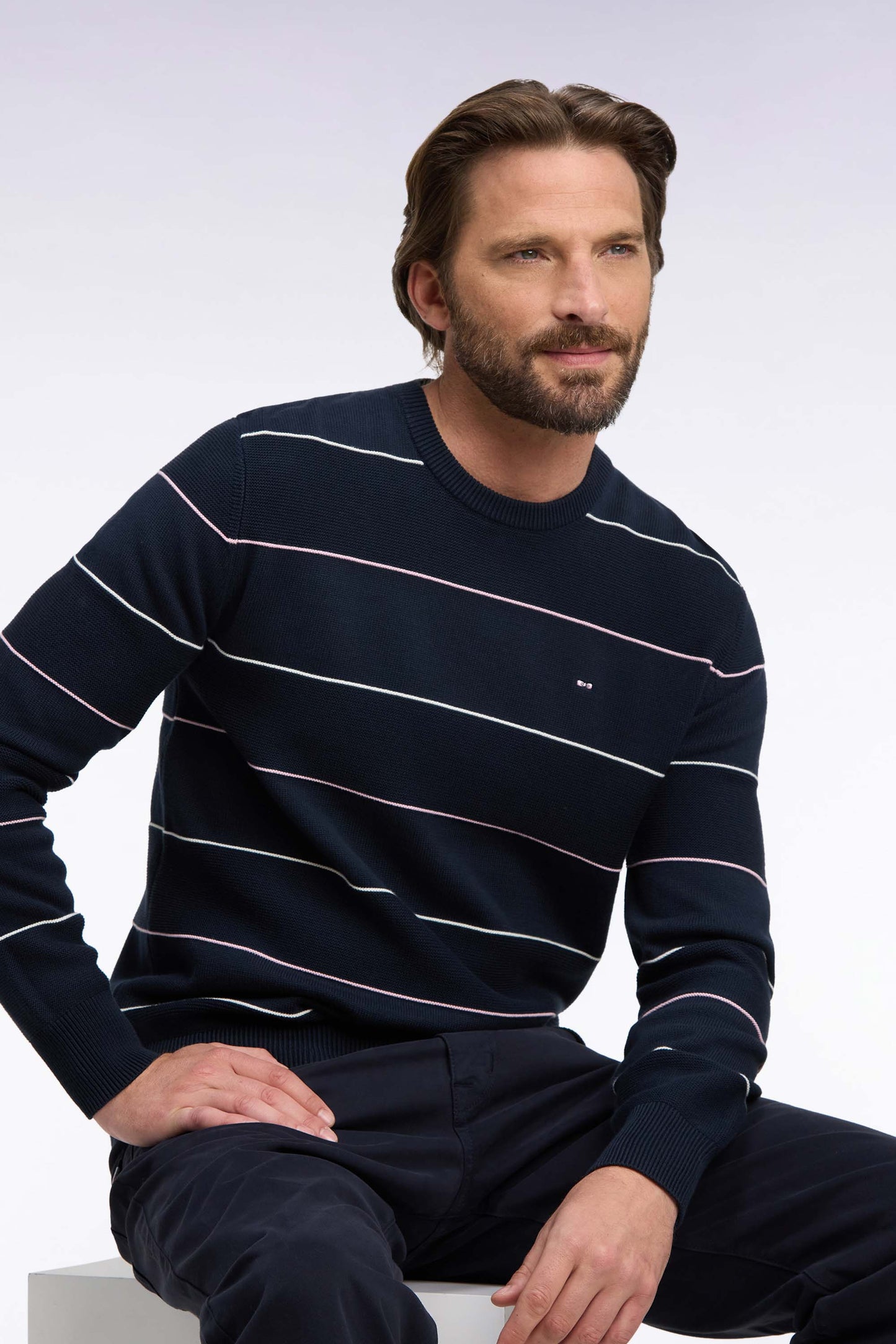 Pull à col rond en coton rayé marine coupe droite