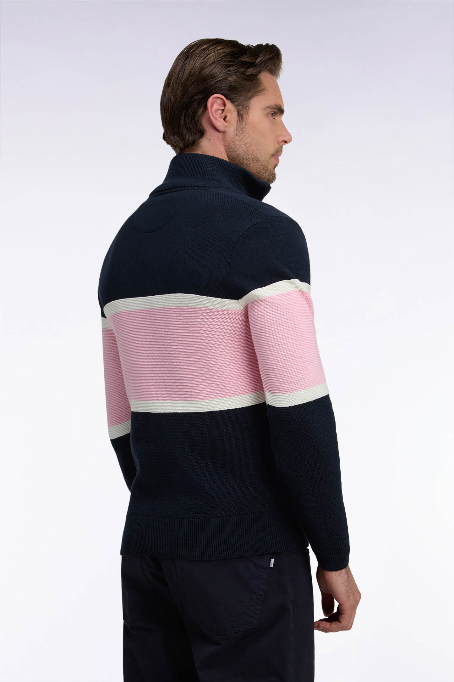 Pull à col camionneur en coton marine à découpes contrastées coupe droite