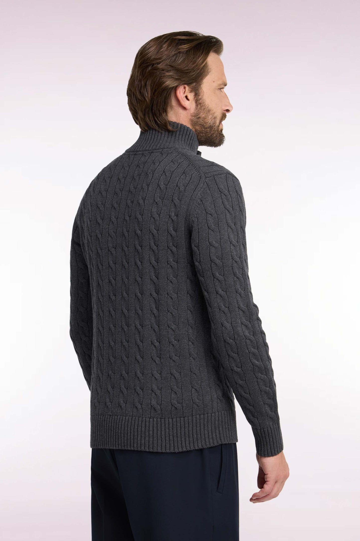 Pull à torsades col boutonné en coton gris coupe droite