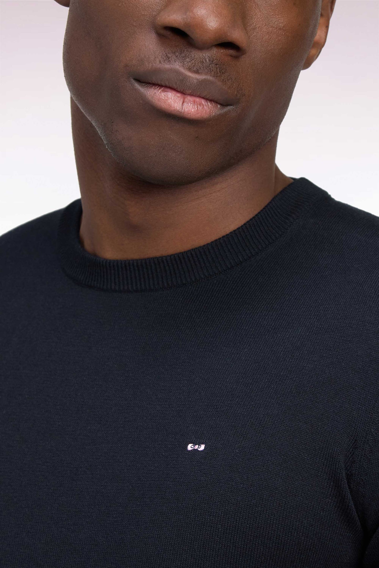 Pull à col rond en coton et viscose noir coupe droite