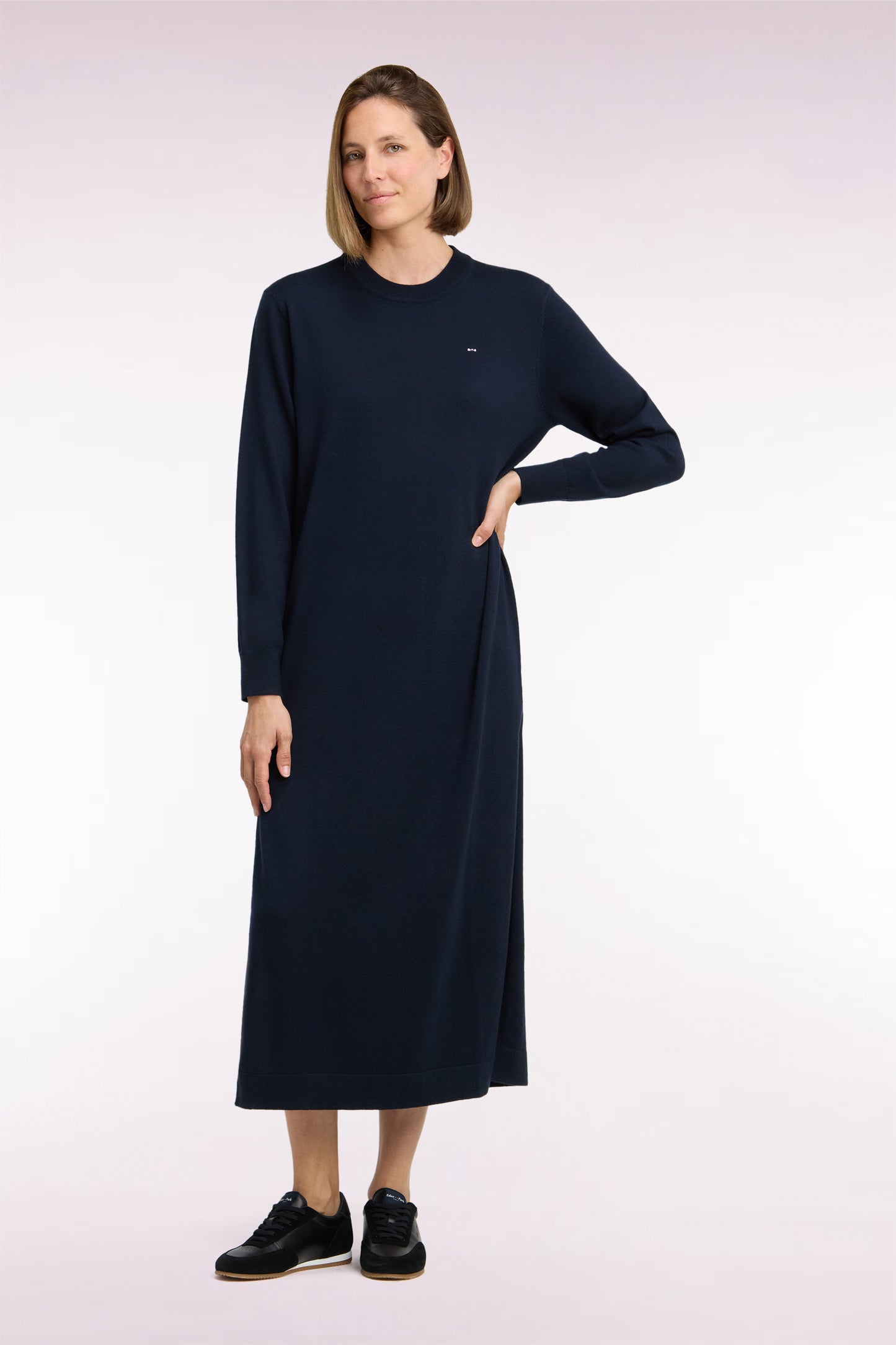 Robe midi fendue en laine marine coupe droite