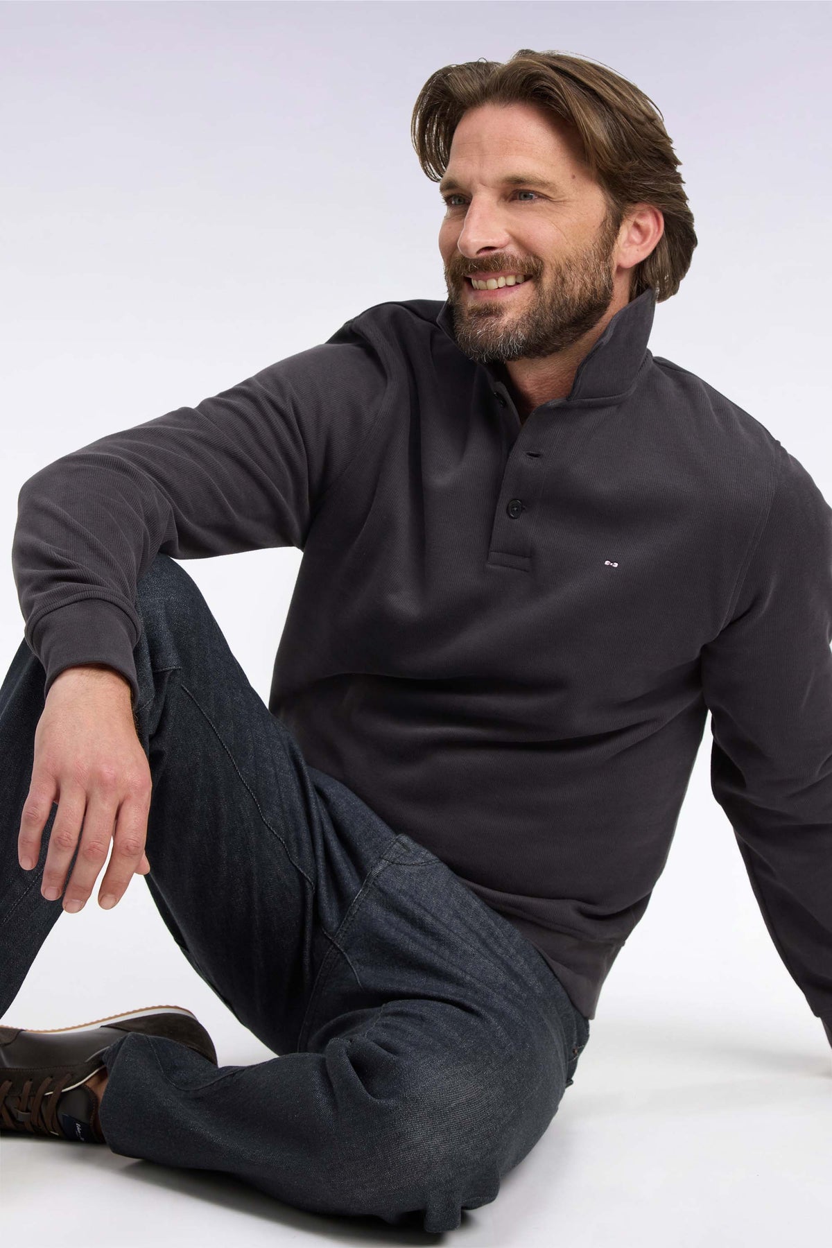 Sweatshirt col polo en coton marron coupe droite