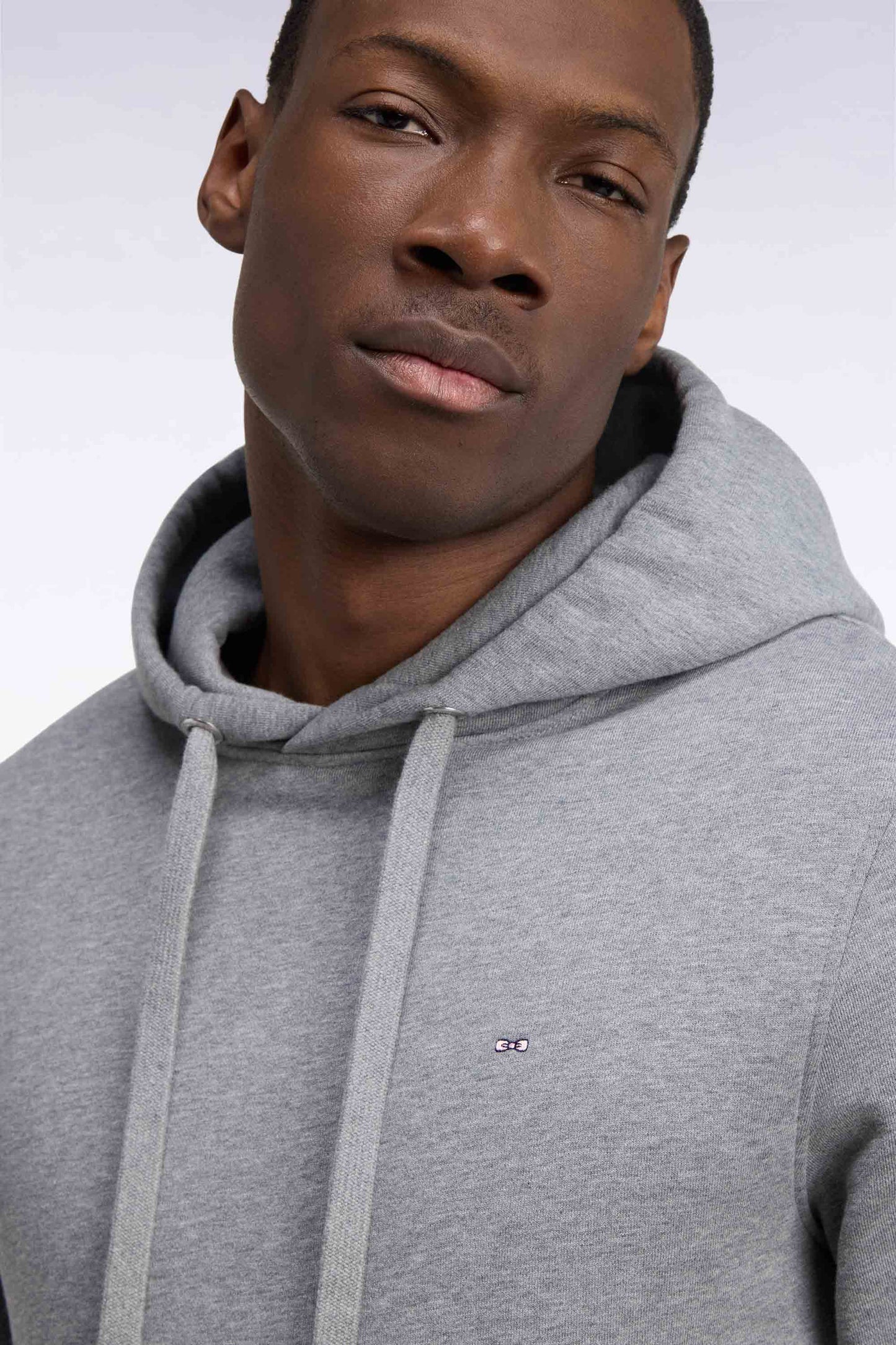Sweatshirt à capuche en molleton coton gris coupe droite