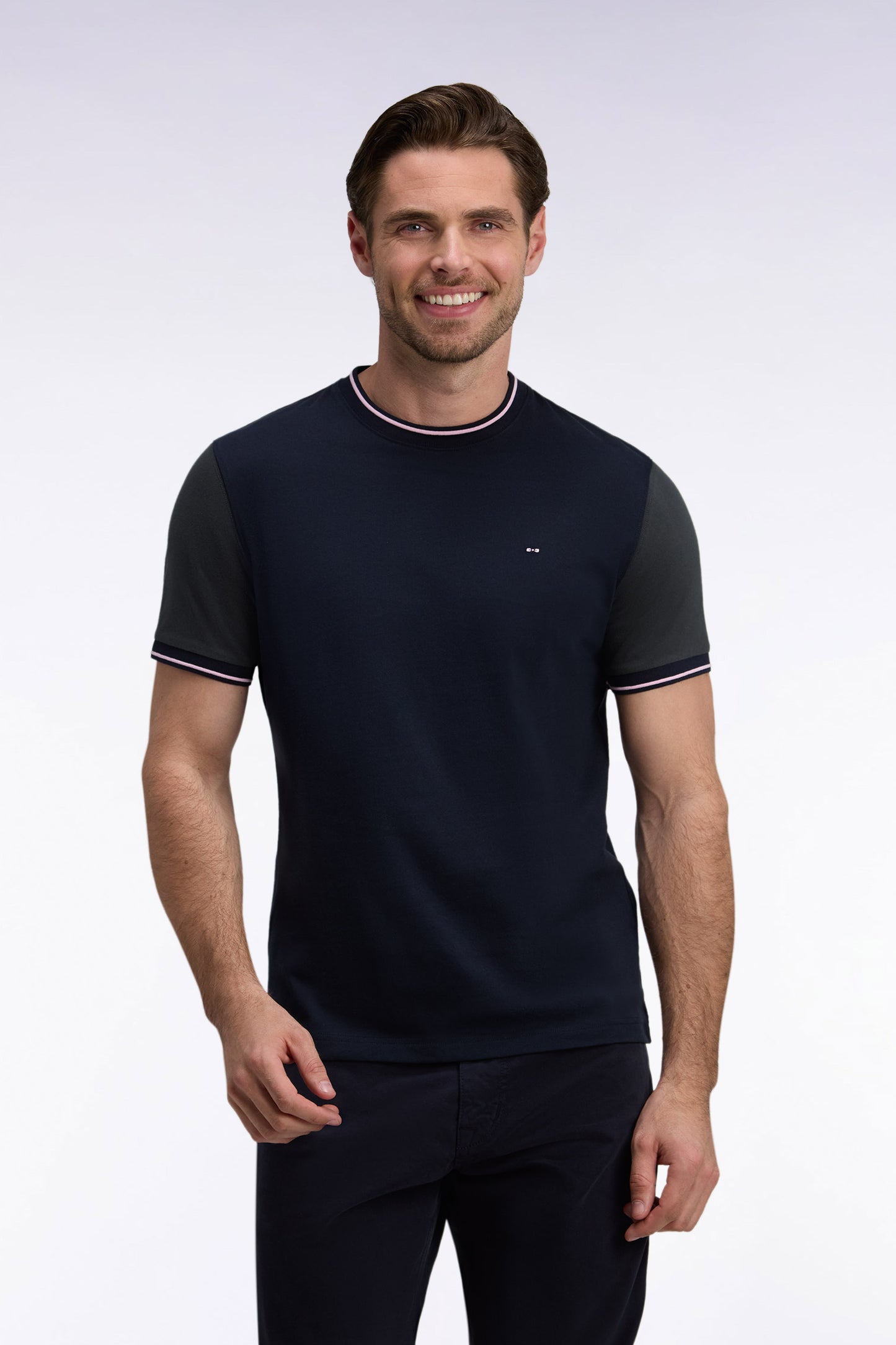 T-shirt manches courtes marine à manches marron coupe droite