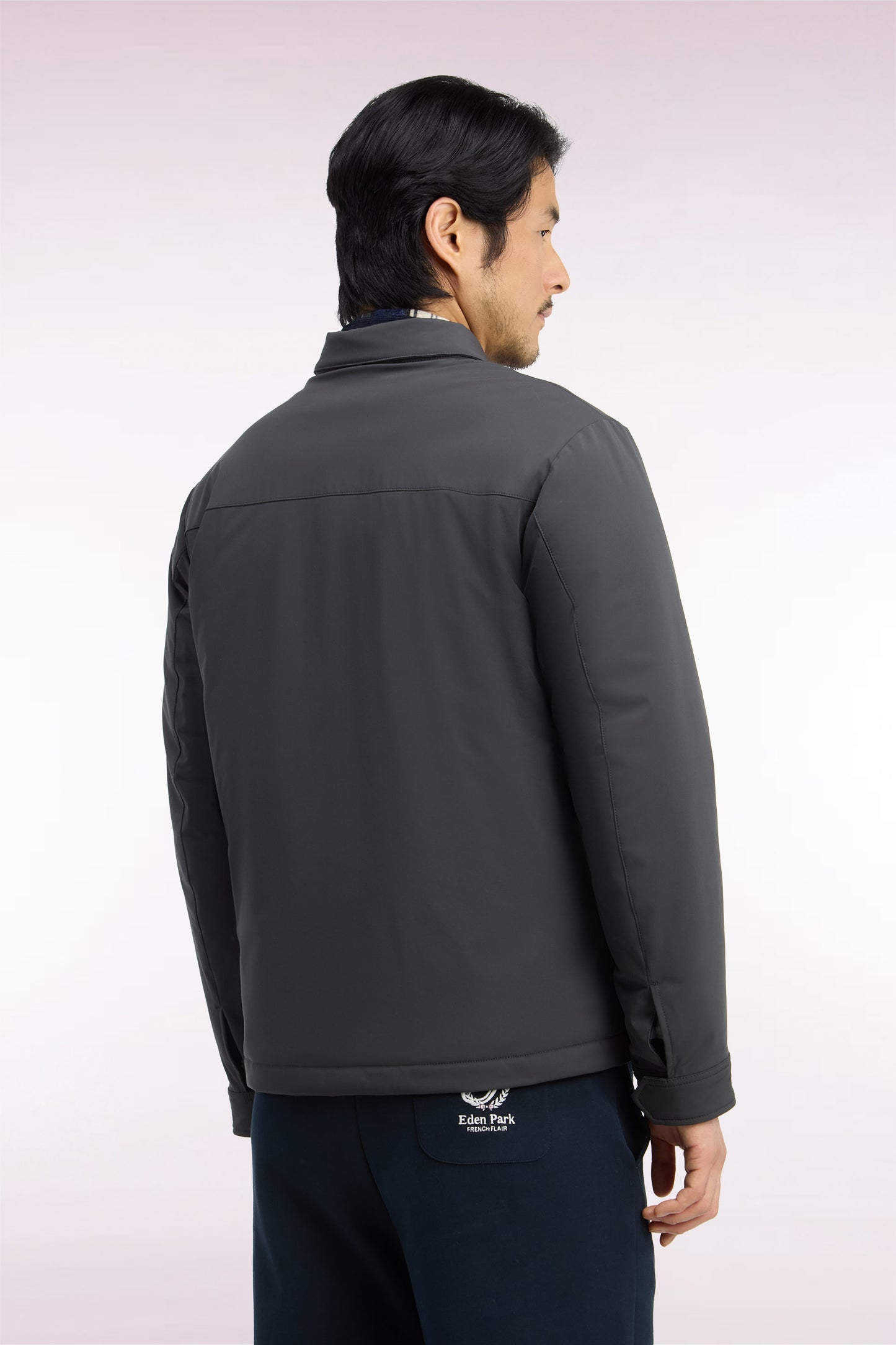 Surchemise en nylon stretch kaki coupe droite