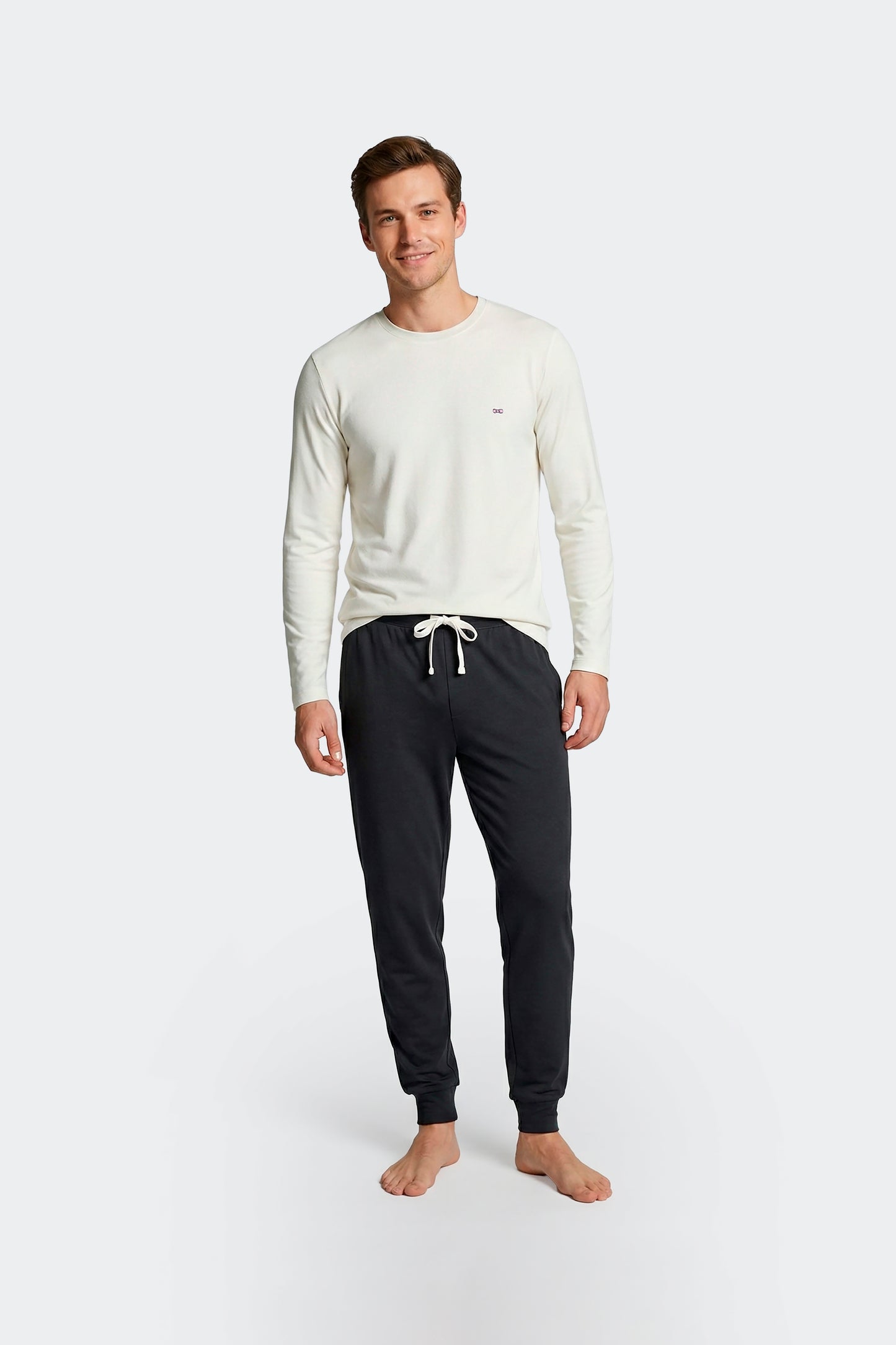Ensemble pyjama long en coton T-shirt uni écru et pantalon marine