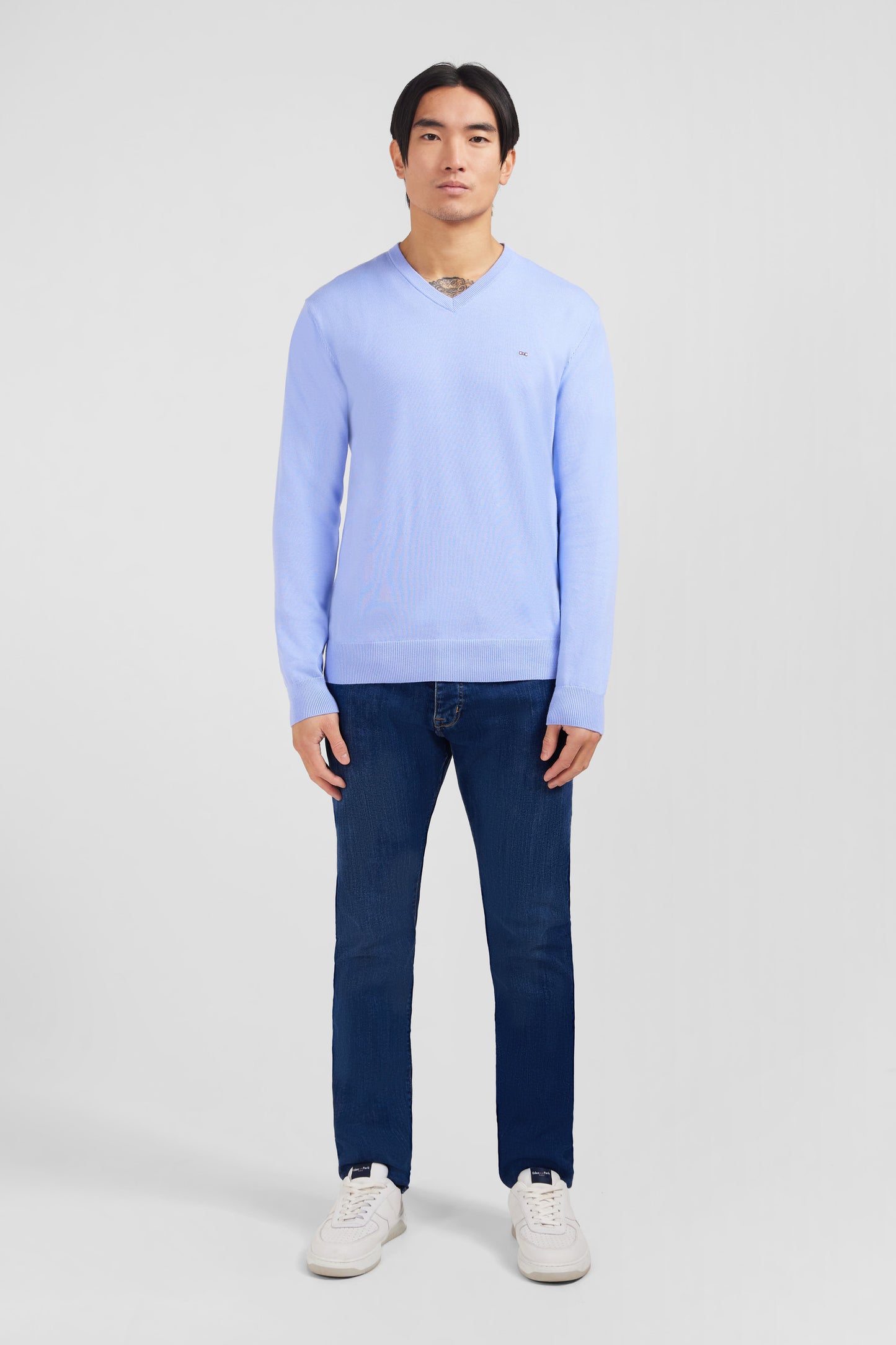 Light blue V-neck cotton jersey jumper