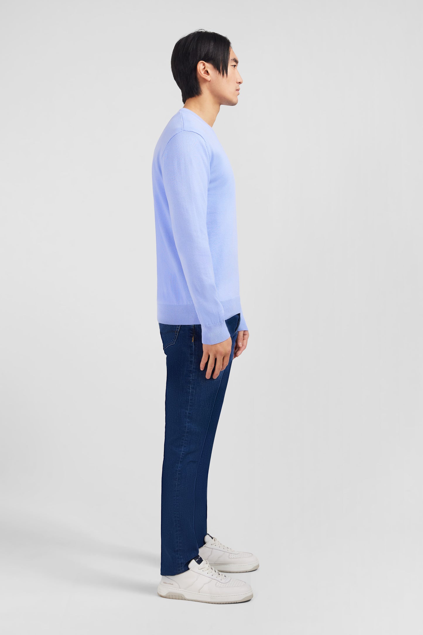 Light blue V-neck cotton jersey jumper