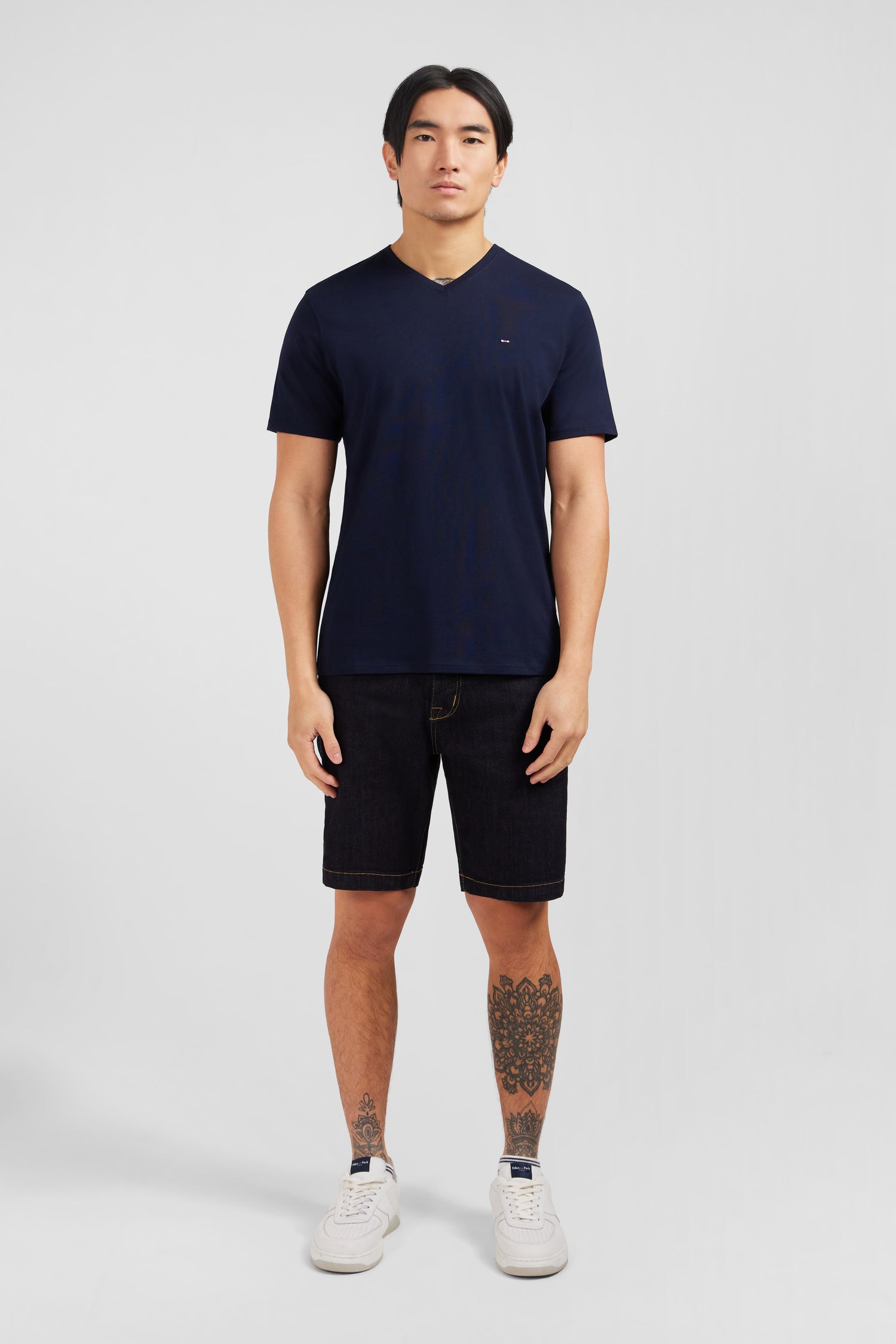 V-neck navy light pima cotton t-shirt