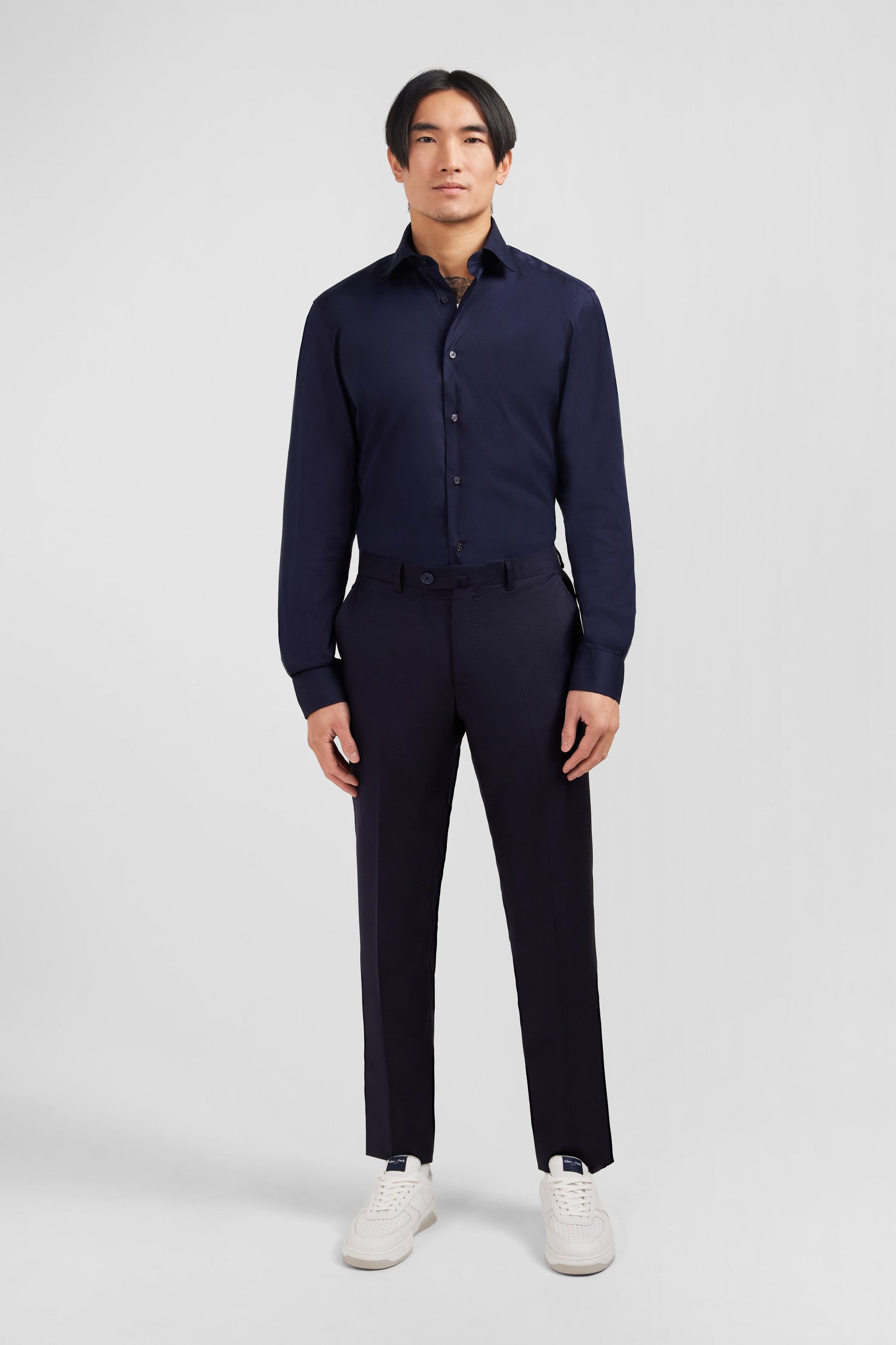 Regular dark blue wool trousers with broken fold