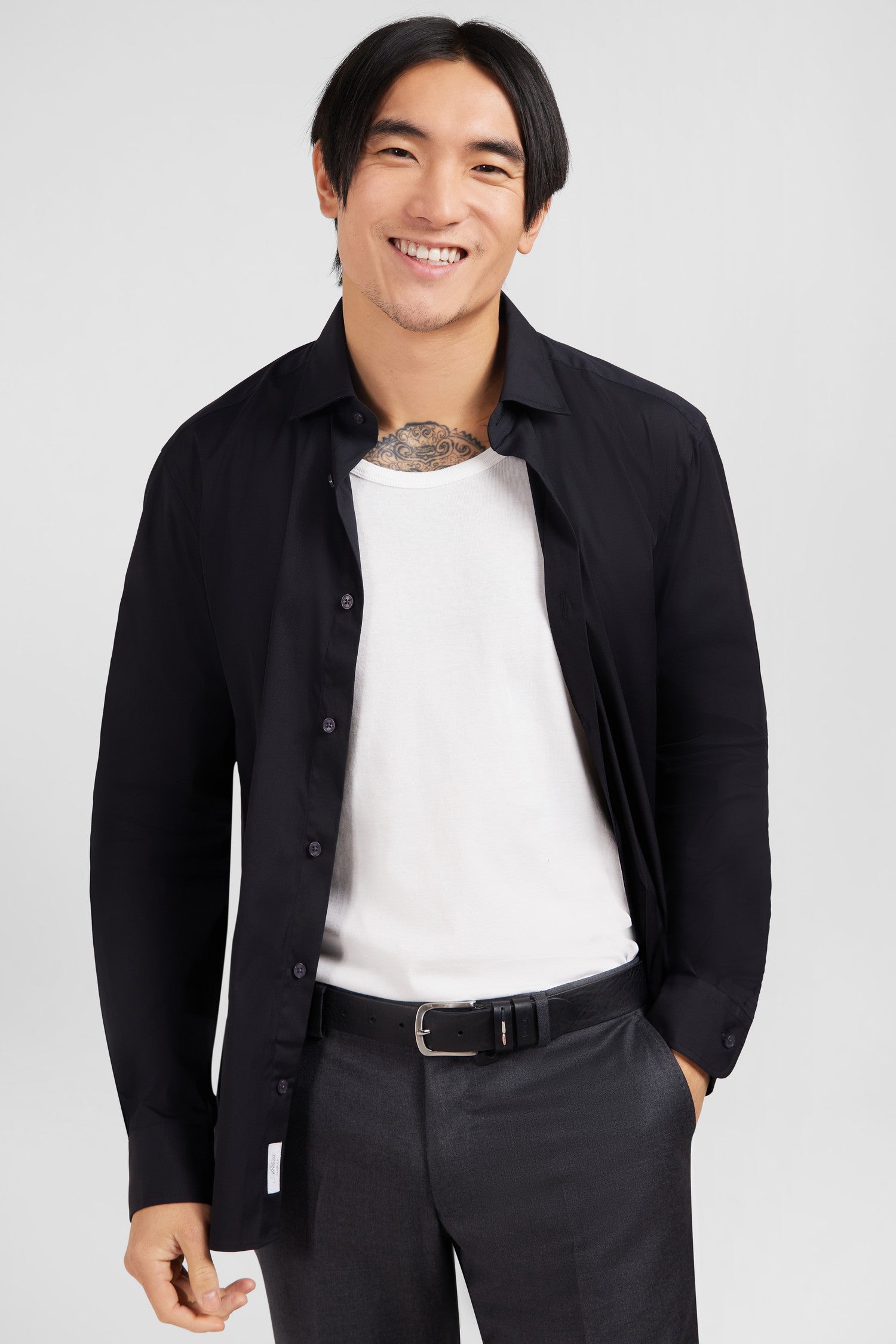 Slim-fit black shirt in stretch poplin