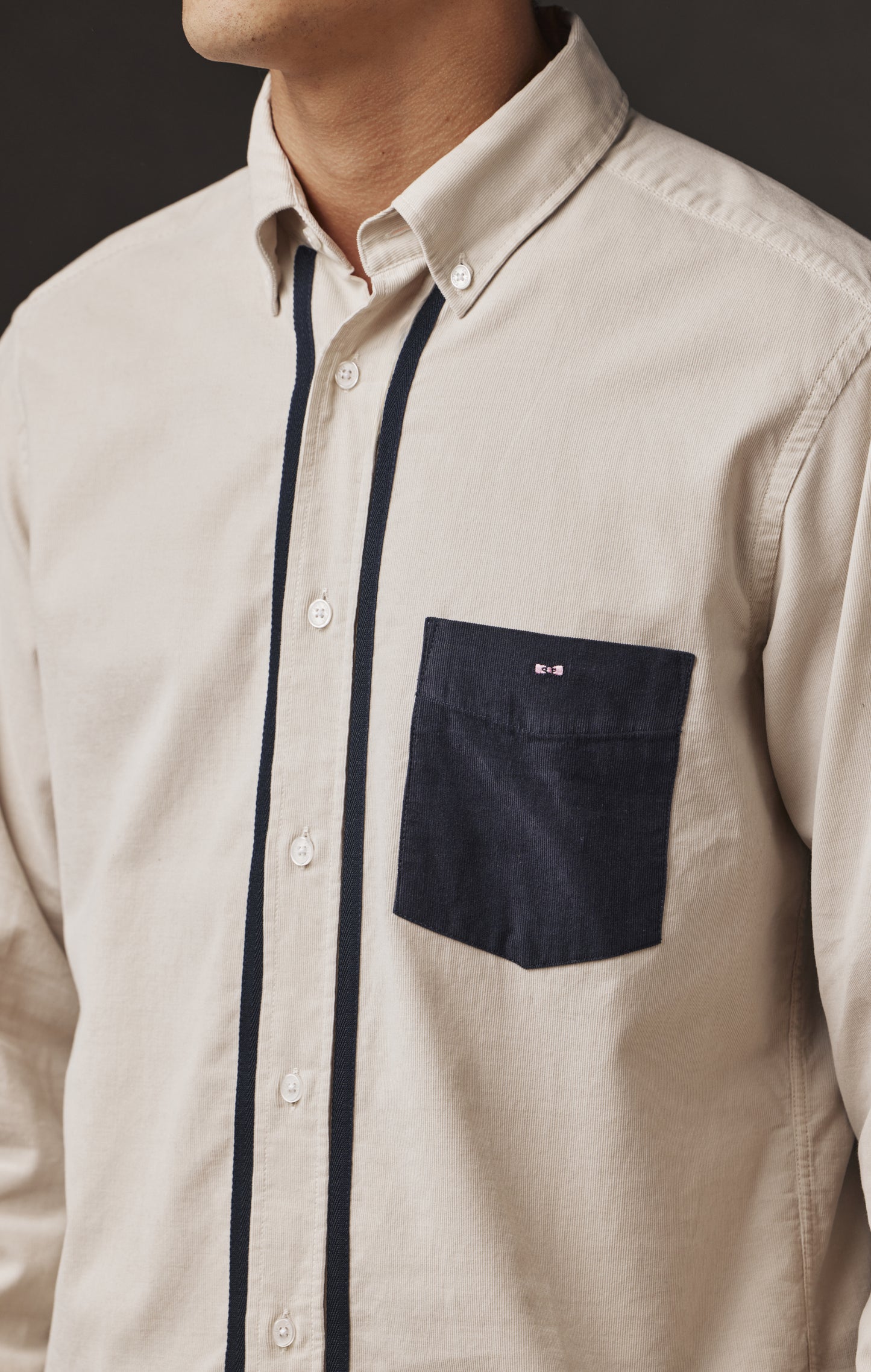 Chemise en coton beige à galons marine upcyclée Pap'Atelier