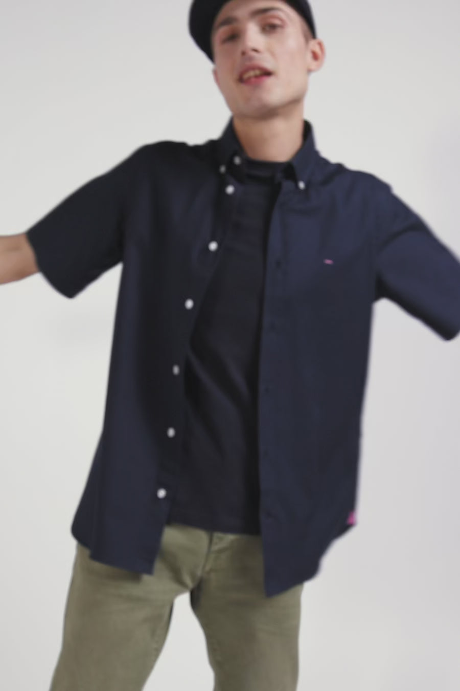 Regular navy blue cotton short-sleeved shirt with back embroidery