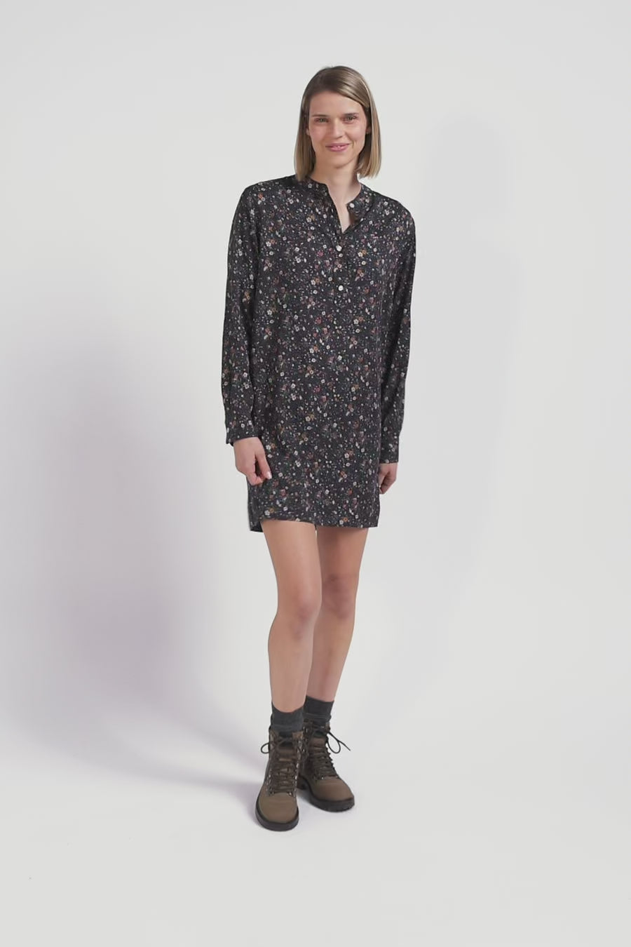 Robe chemise en lyocell noir à imprimé floral