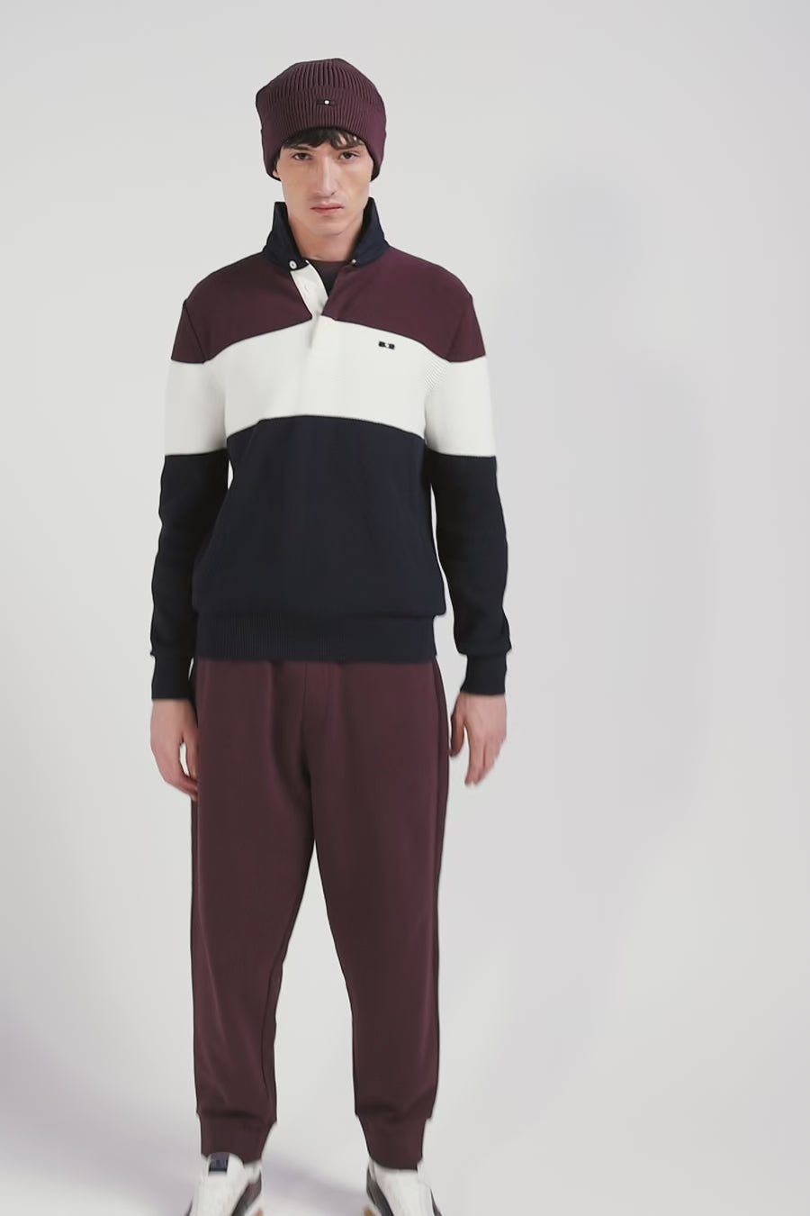 Regular burgundy wool and cotton jumper with knit patterns and rugby shirt collar