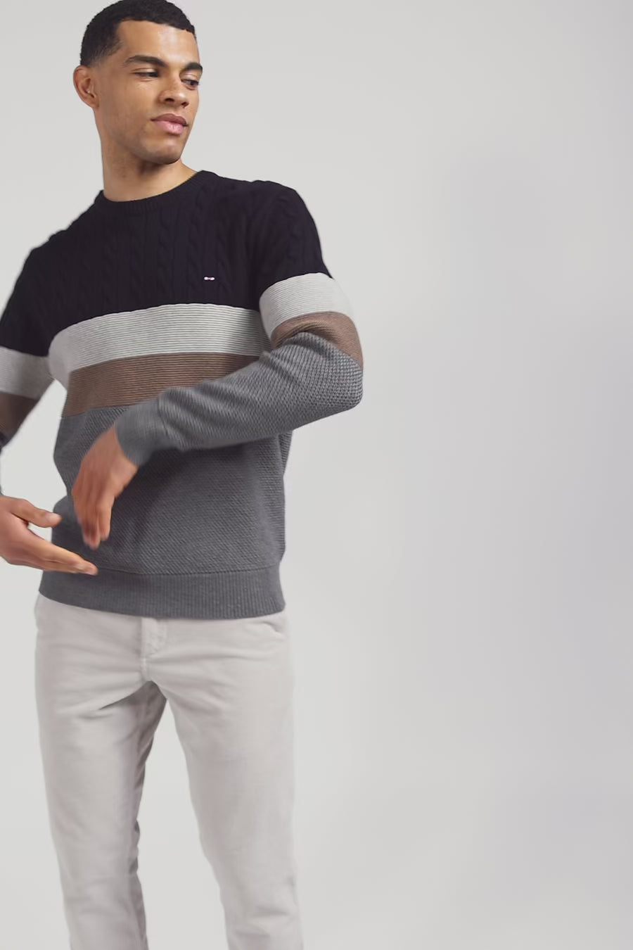 Regular grey wool and cotton crew neck jumper with knit patterns