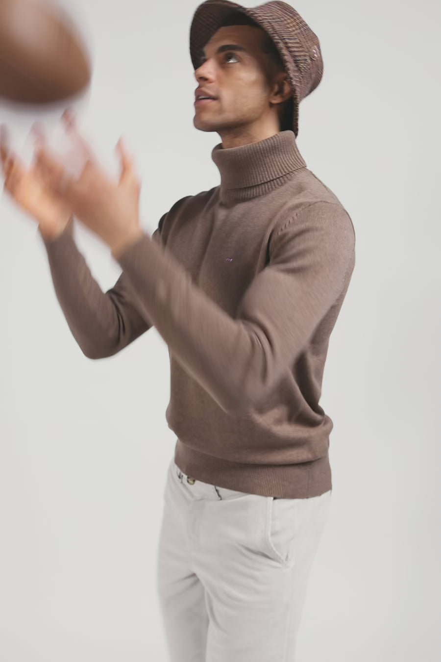 Regular camel wool and cotton turtleneck jumper