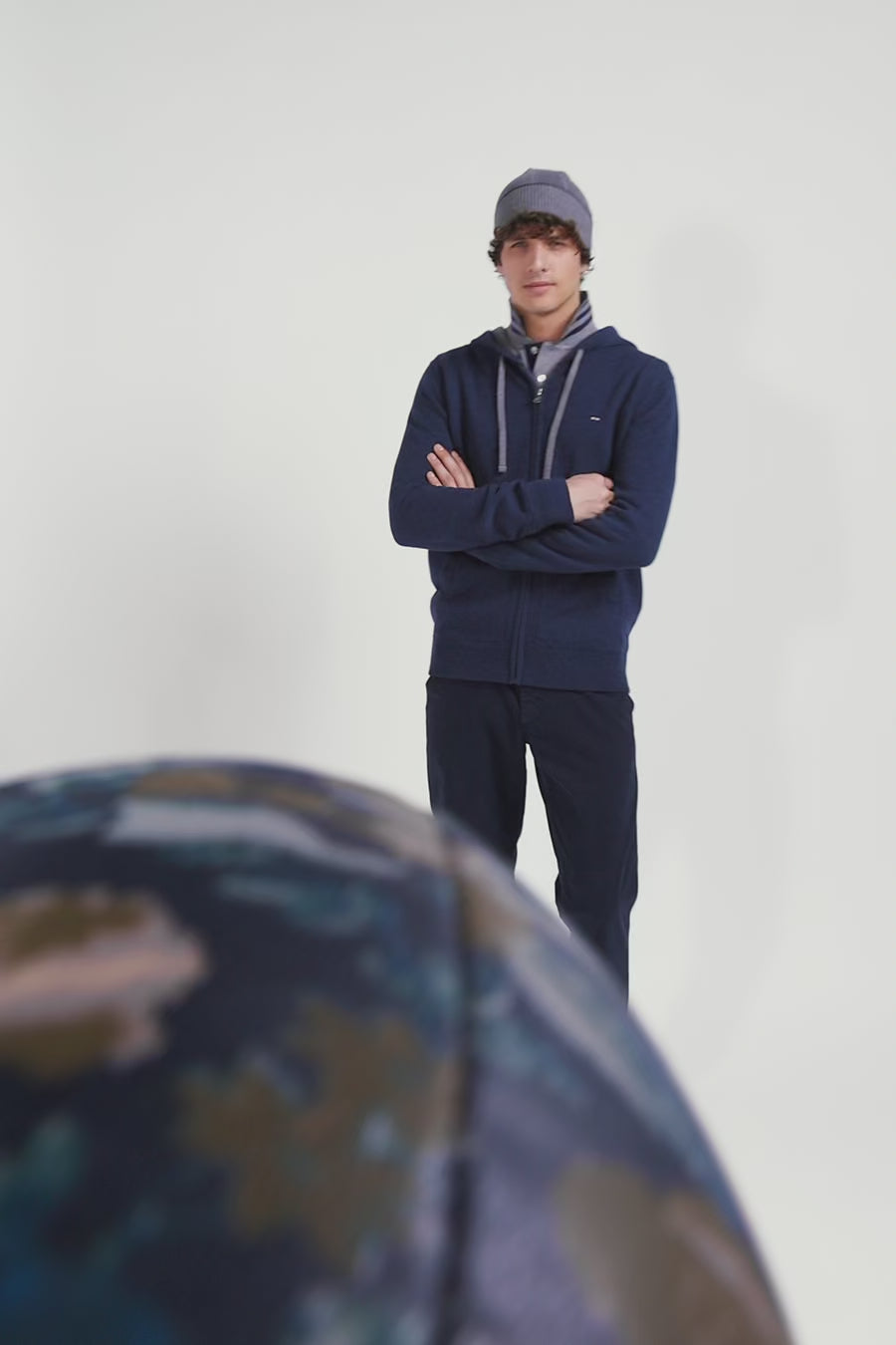 Regular navy blue wool and cotton knitted zip-up jumper