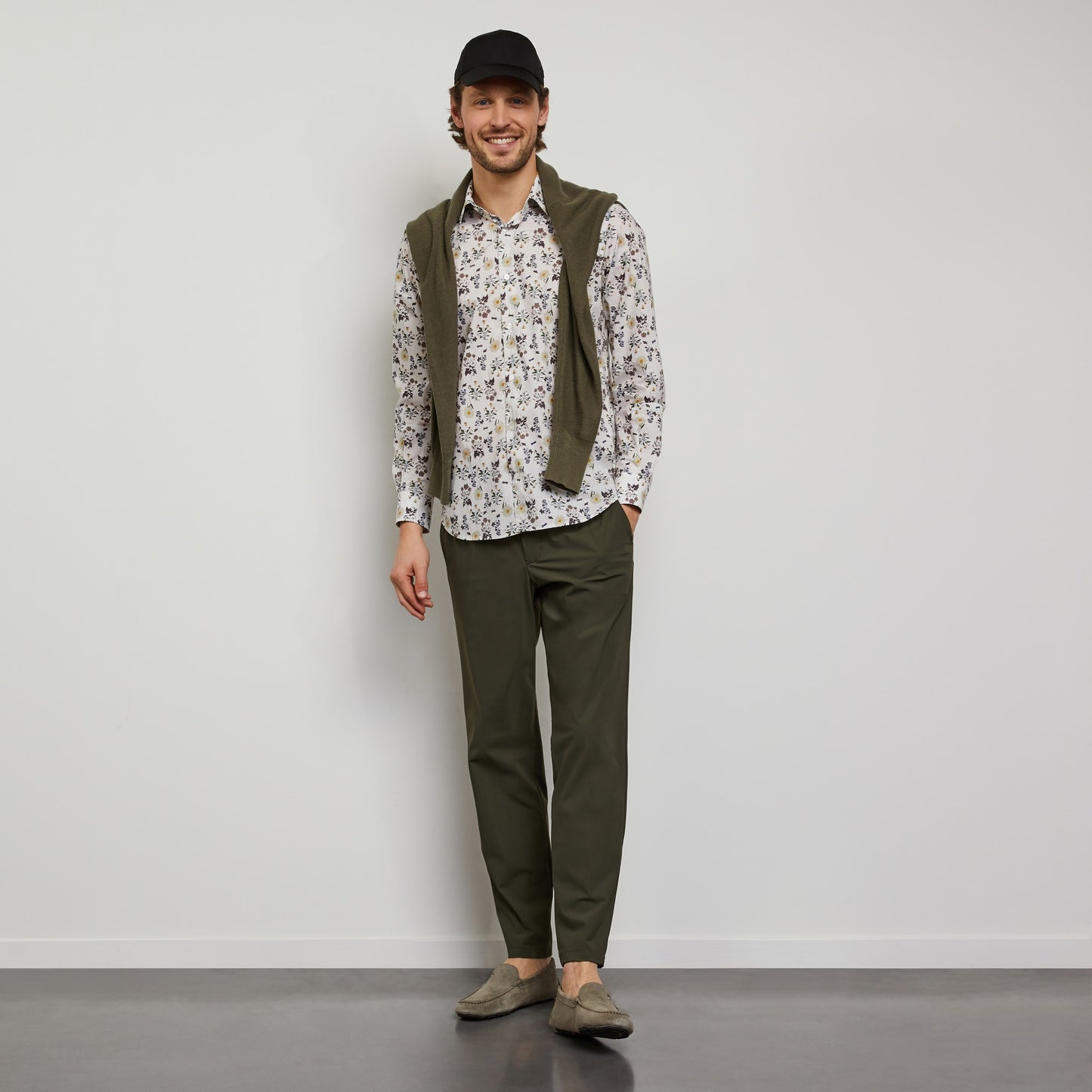 Slim fit shirt with a floral print